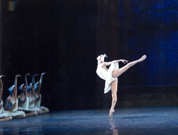 Cubanos impactan en la gala inaugural de la Fiesta del Ballet Mundial en Caracas.
